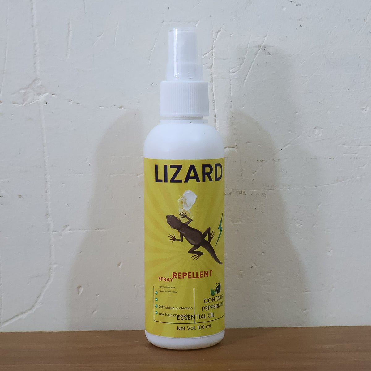 Lizard repellent spray product bottle and packaging details.