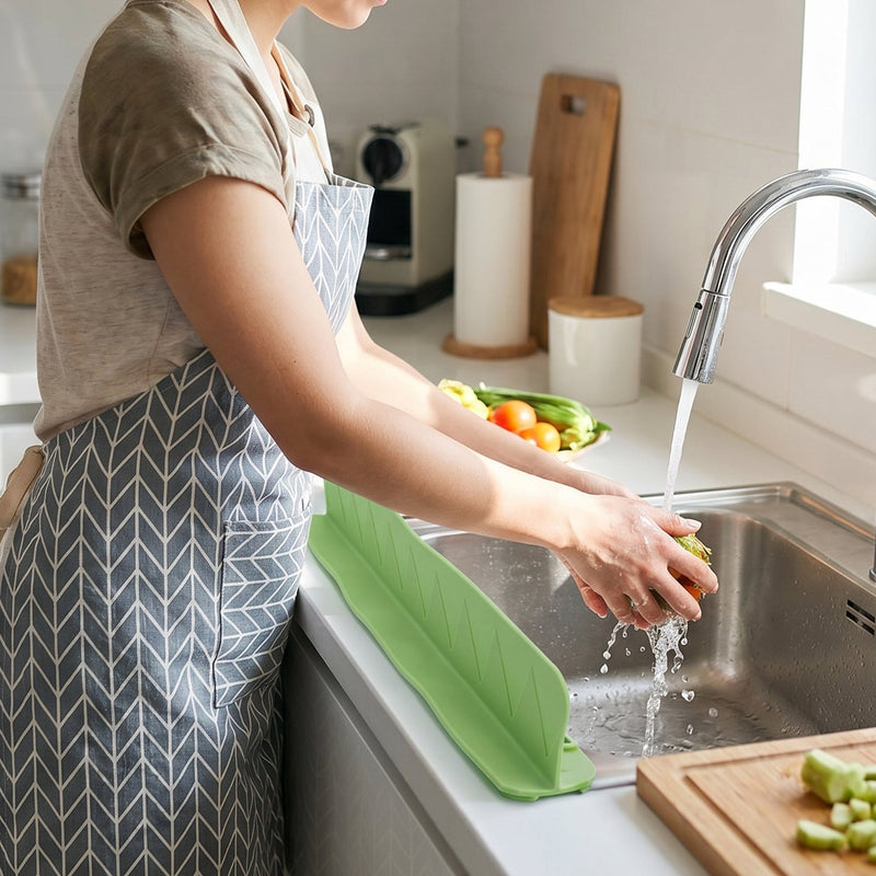 Kitchen Sink Splash Guard – Flexible Silicone Barrier
